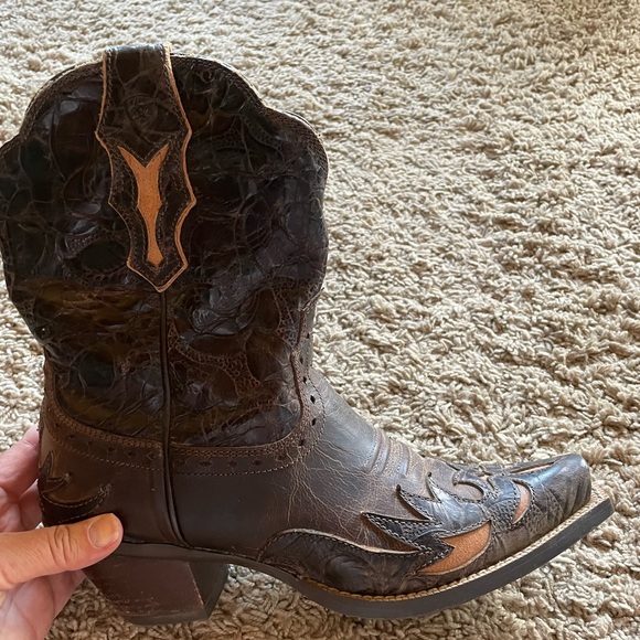Ariat short boots size 6. Rarely worn. - Picture 2 of 5